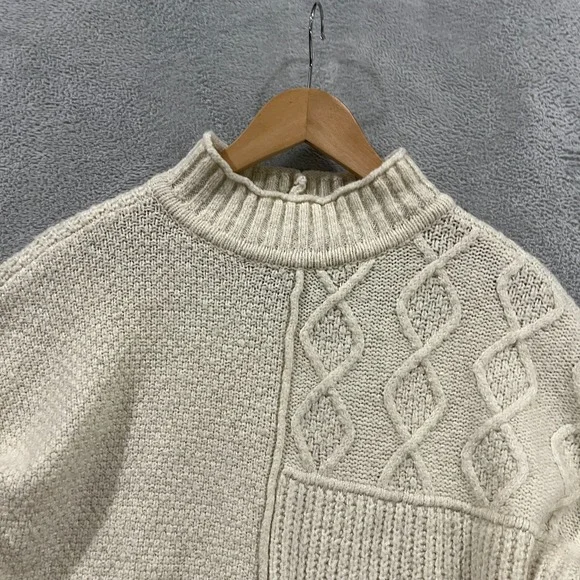 American Eagle Sweater Womens M Cream Fisherman Cable Knit‎ Pullover Cottage